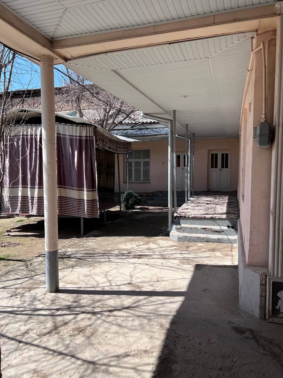 Шланба да ховли сотилади 4,4 сотх. Тўрт бурчак, торцевой, фасад 42м.