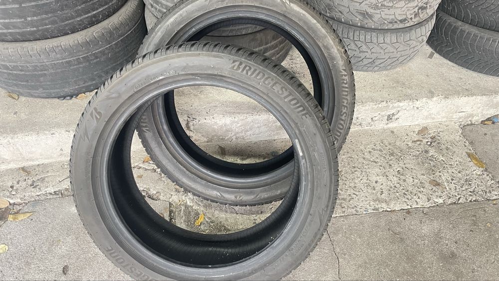 Зимни гуми Brigestone 215/50/19 ДОТ 23г. 6мм.