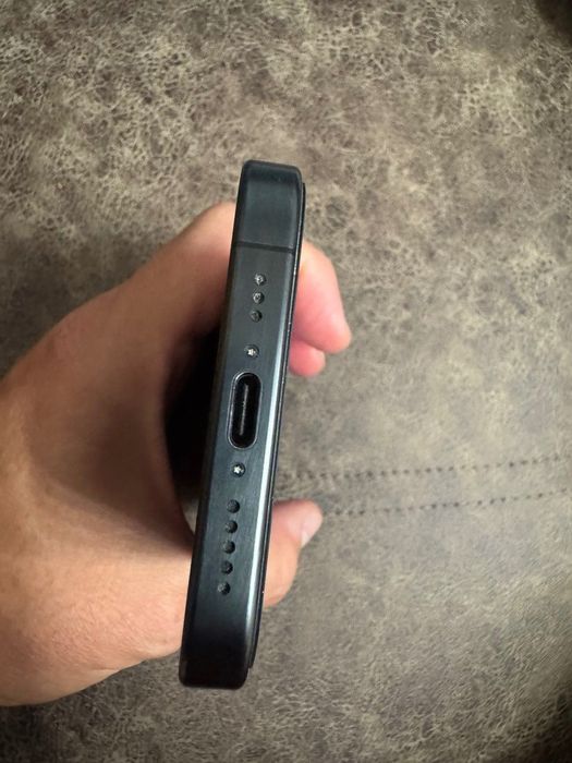 Продавам iPhone 15 Pro, 256 Gb, 89%, идеален