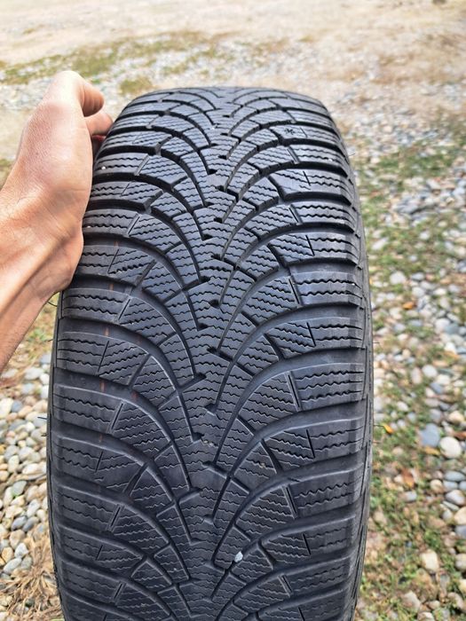 Vand anvelope iarna GOODYEAR ug8 205 55 R16 foarte bune. Dot 2022