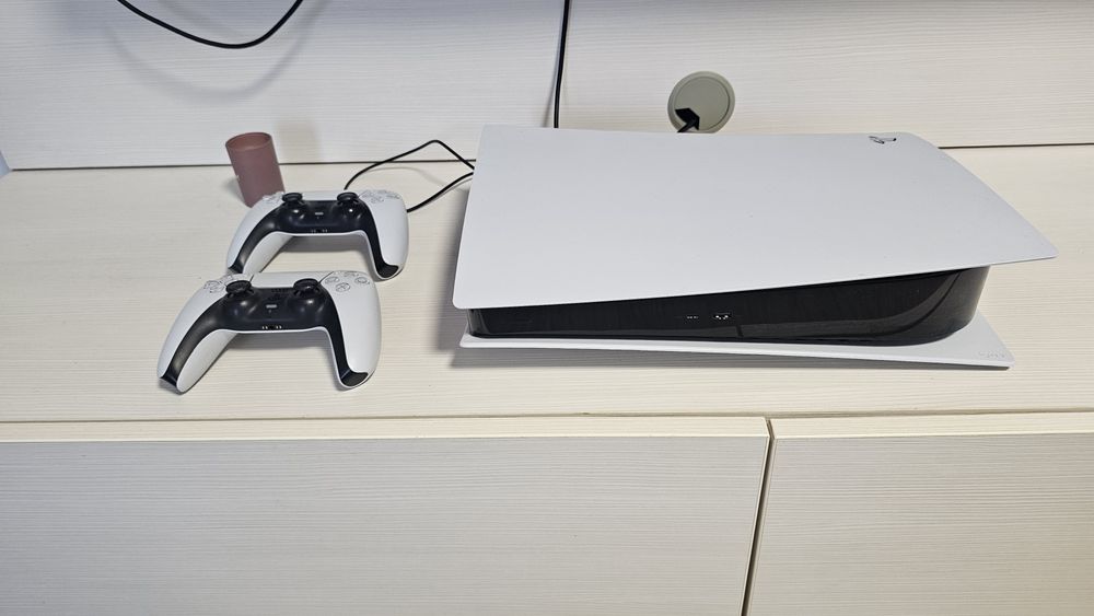 Playstation 5, no disc , 2 controlere.