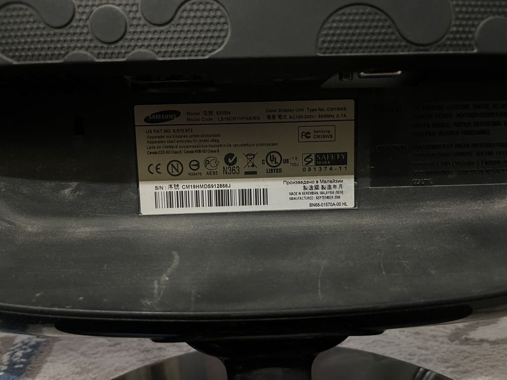 Monitor. Samsung 19. Ayibi yoq