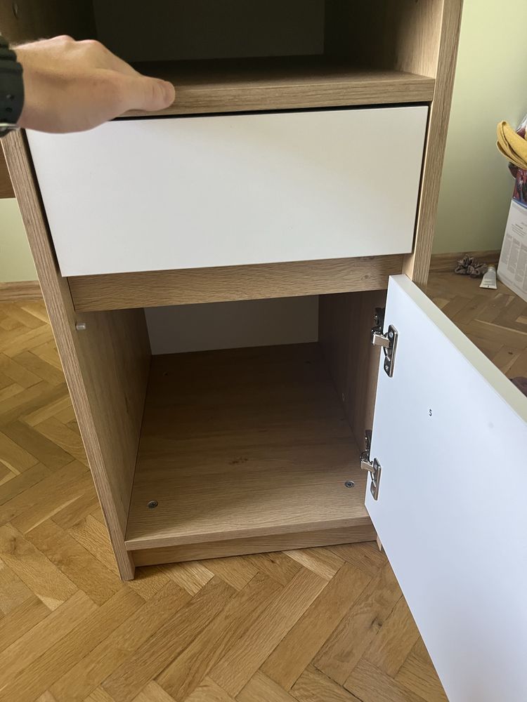 Офис бюро, купувано от Юск, като ново