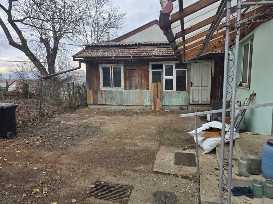 Persoana fizica vând casa, central