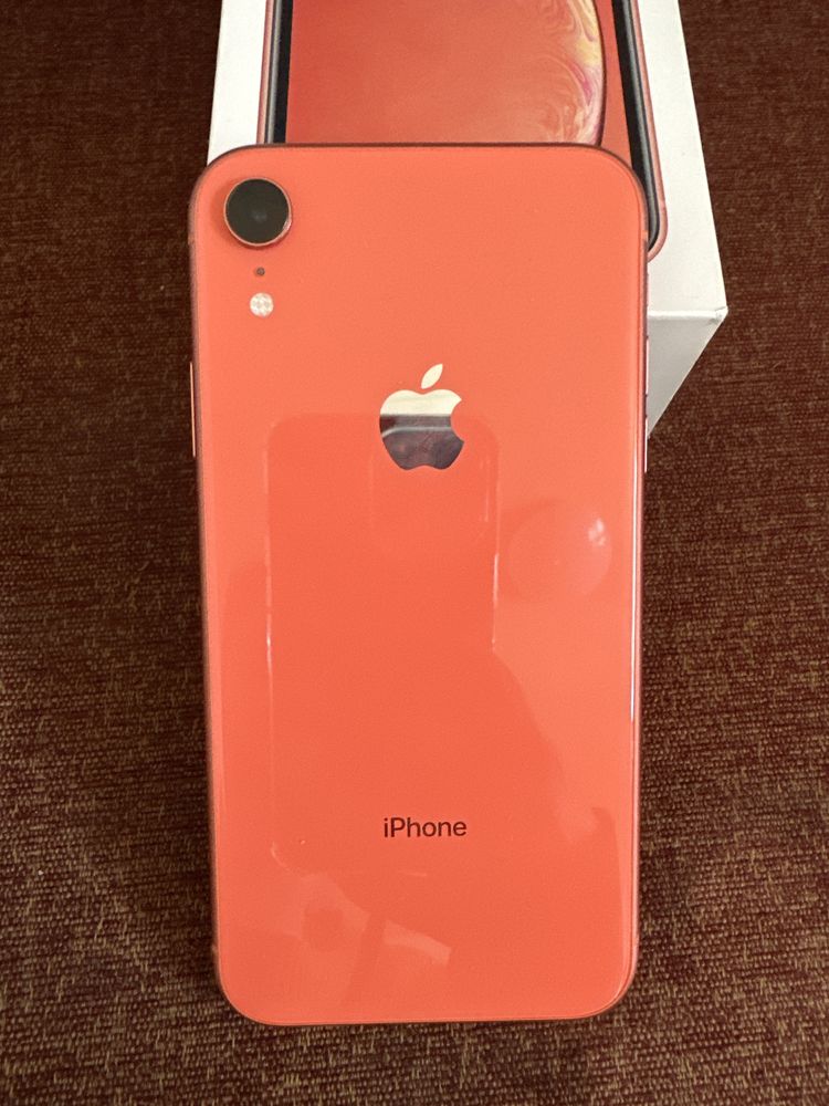 Продам iPhone XR