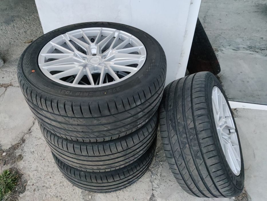 Jante Japan Racing 18 echipate cu cauciucuri
