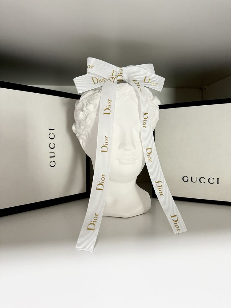 Fundiță DIOR broșă accesoriu geanta tricou pantofi fundă păr