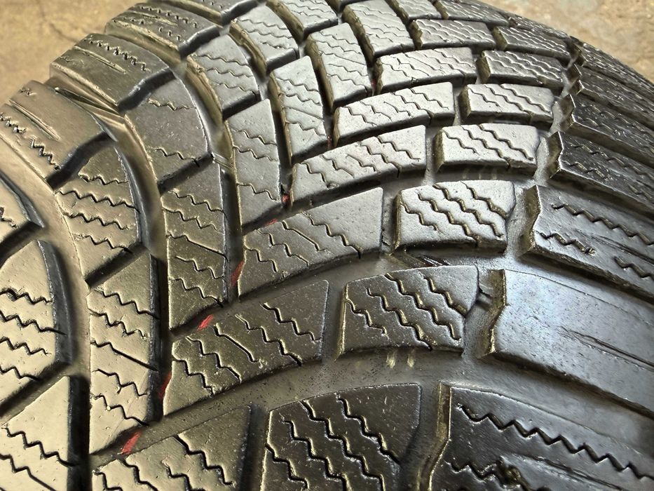 2x Anvelope Iarna 225/55 R17 runflat - Bridgestone Blizzak LM005 Drive