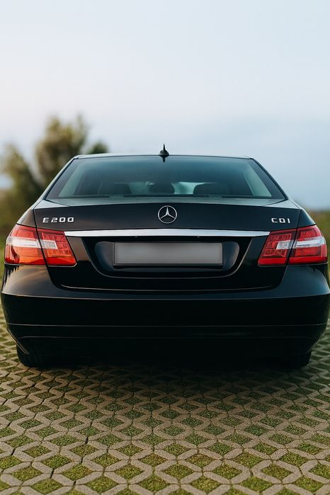 Mercedes-Benz E-Class – Prim Proprietar, Întreținut Exemplar