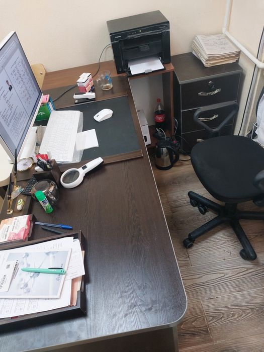 Ish stoli tumbuchkasi va kitob javoni  sotiladi,