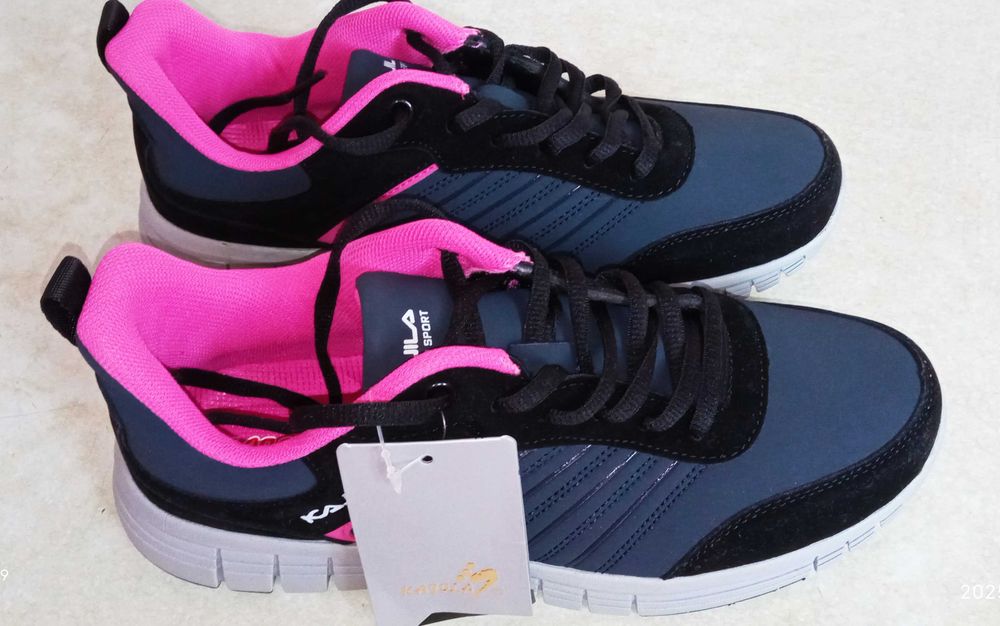 Новые кроссовки 40 р женские