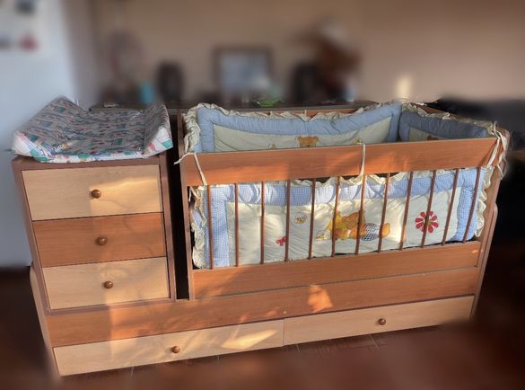 Трансформиращо се бебешко легло