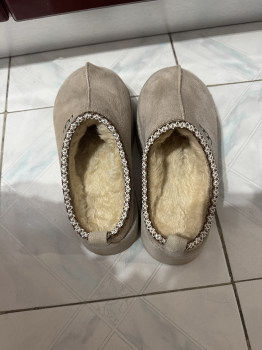 Vand UGG-uri noi de dama