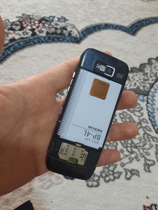 Nokia E52 sotladi
