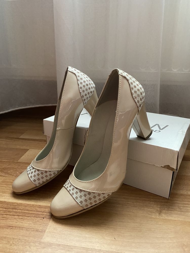 Pantofi eleganti