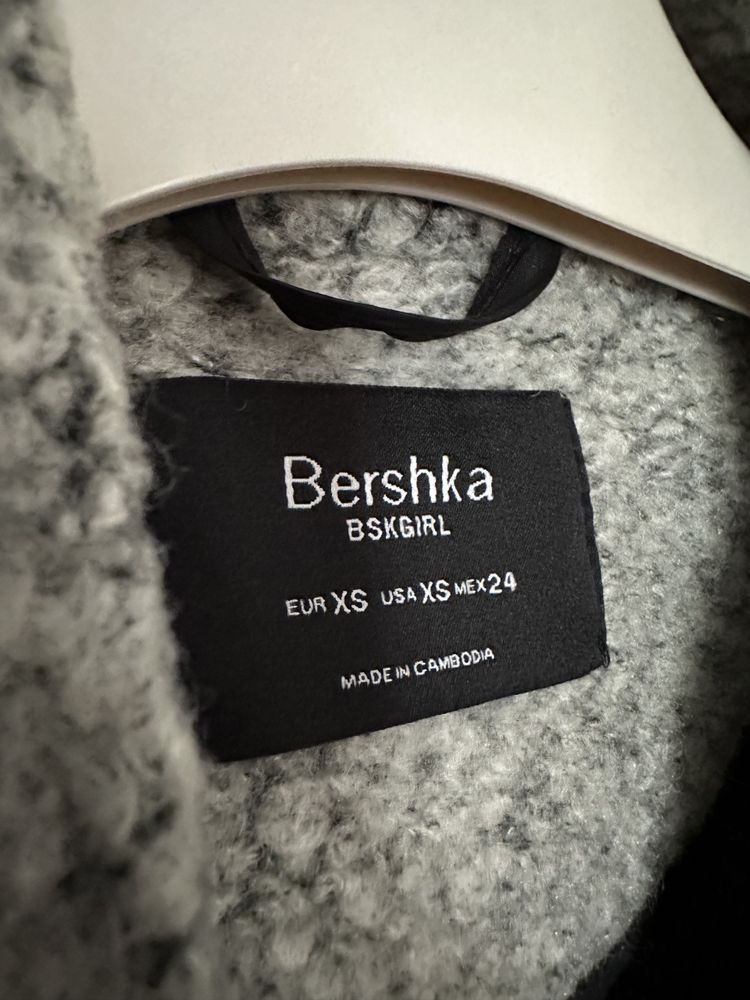 Pardesiu dama Bershka