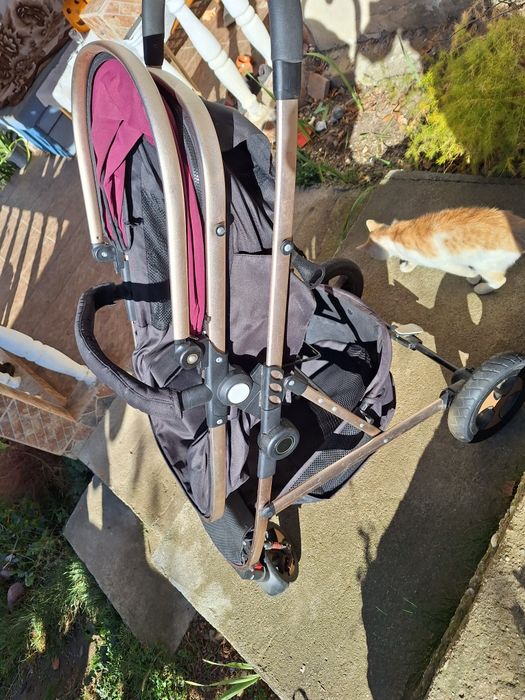 Vand carucior 2 in 1

Potrivit pentru nou