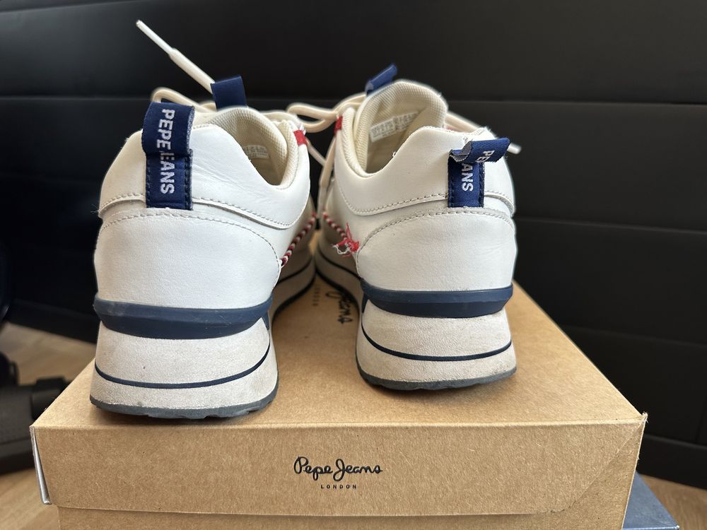 Дамски бели маратонки Pepe Jeans