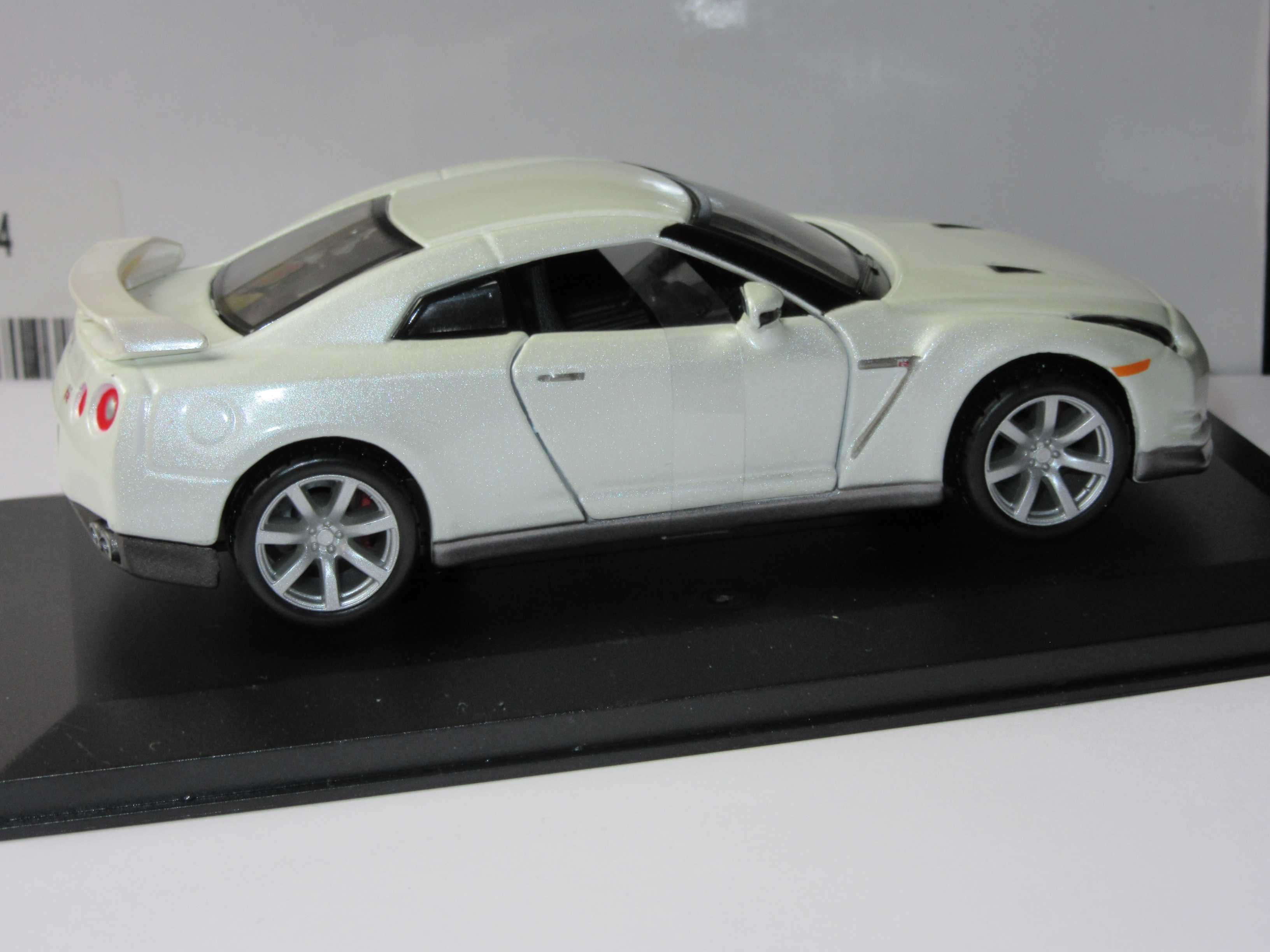 Macheta Nissan R35 GTR Bburago 1:32