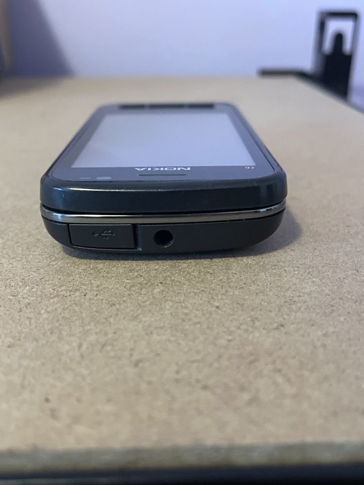 Telefon de colectie Nokia C6