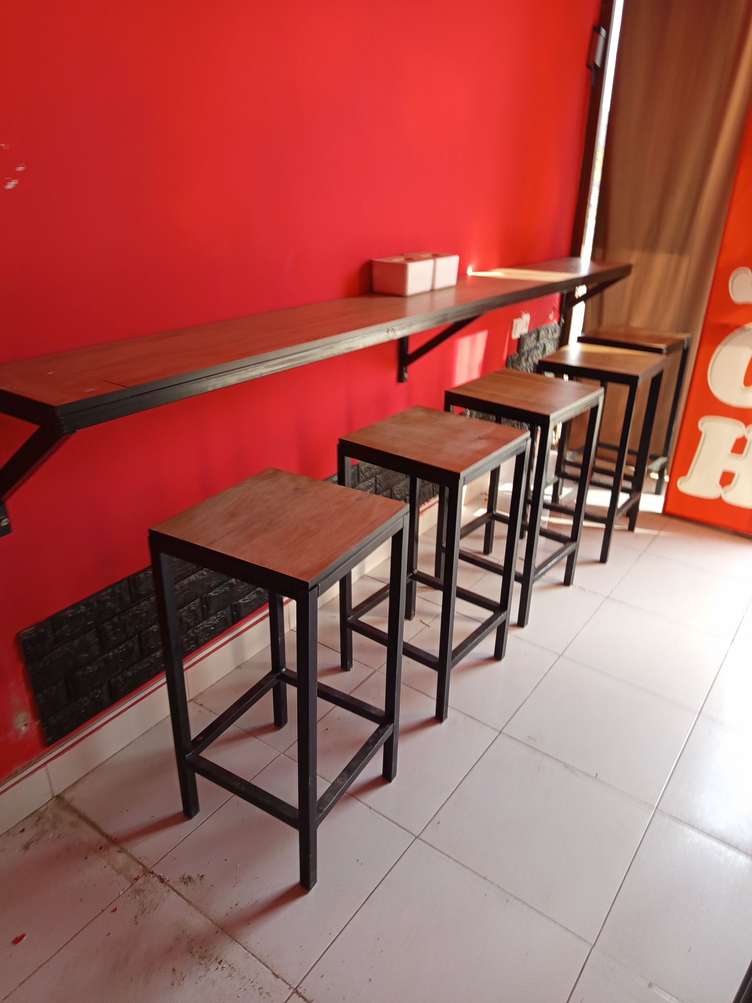 Kafe , hoddok honalar uchun stol stul