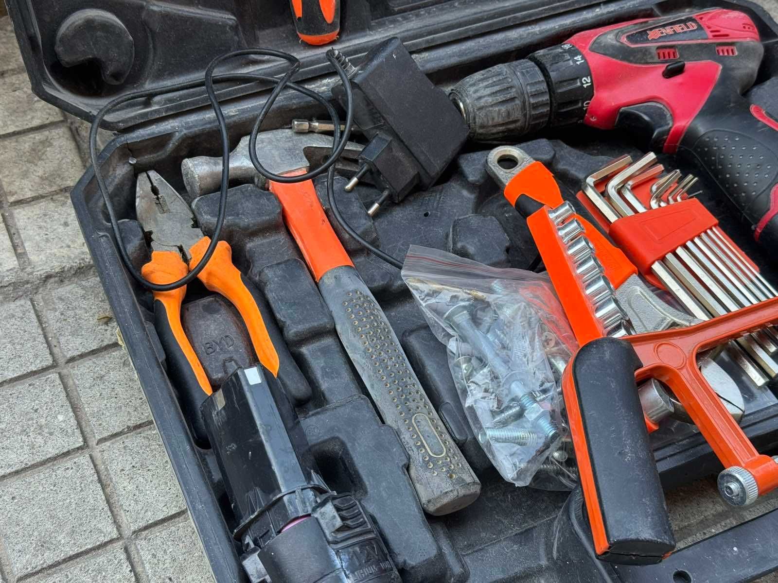 Винтоверт Enfield с куфар и набор инструменти
