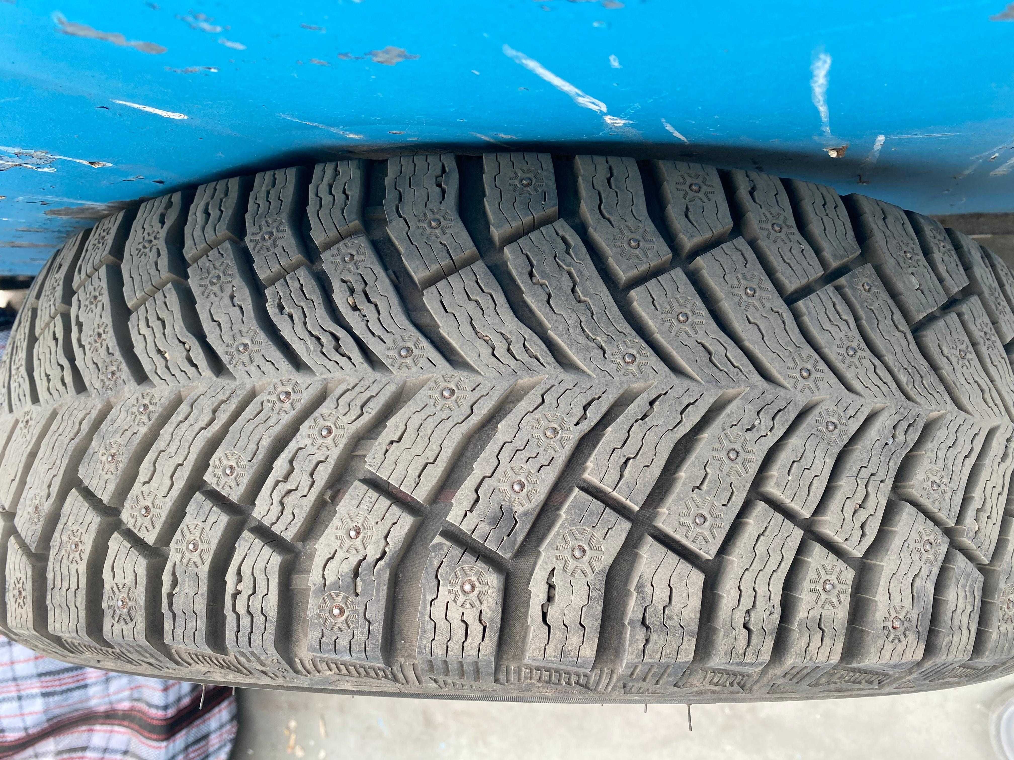 Продам зимние шины Michelin X-Ice North 4