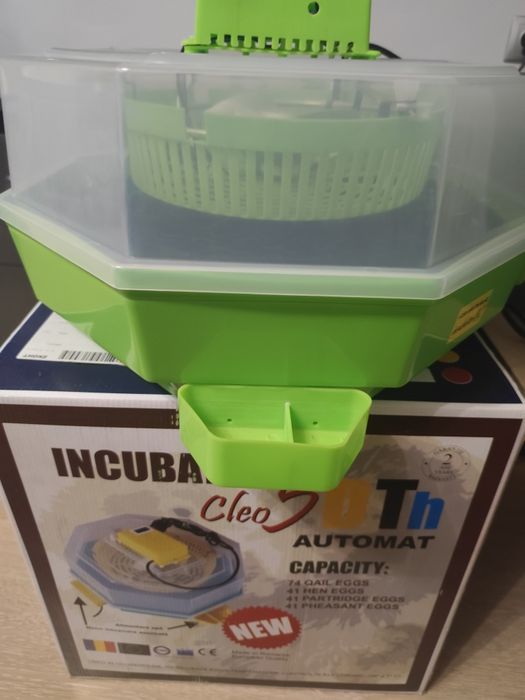 Продавам инкубатор