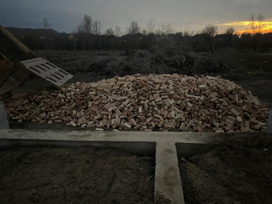 Красный кирпич отличного,идеального качества !