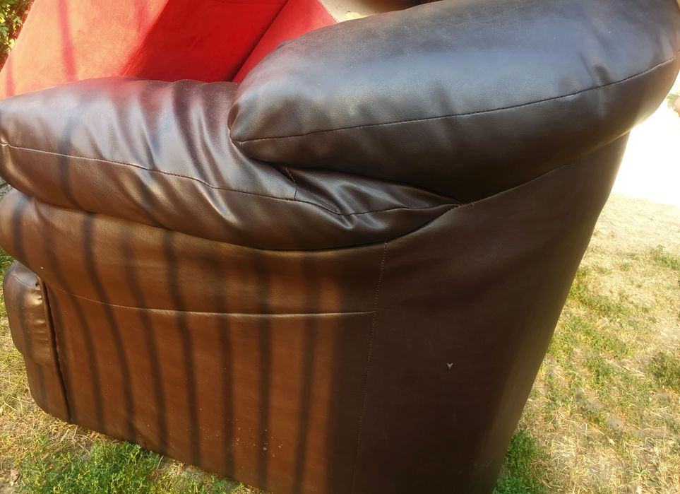 Vând urgent canapea și fotolii piele