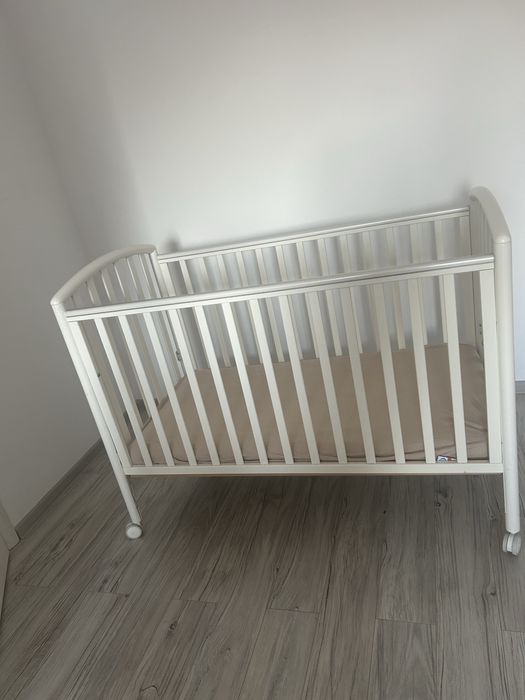 Patut copii alb din lemn Pali utilizat in stare foatre buna