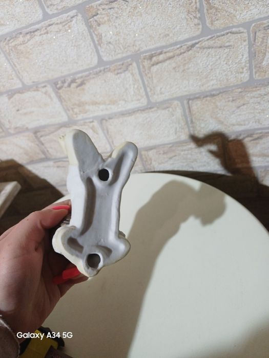 Стара порцеланова статуетка