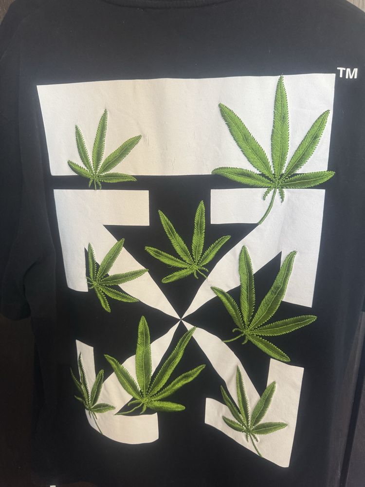Лимитирана off-white тениска в перфектно състояние