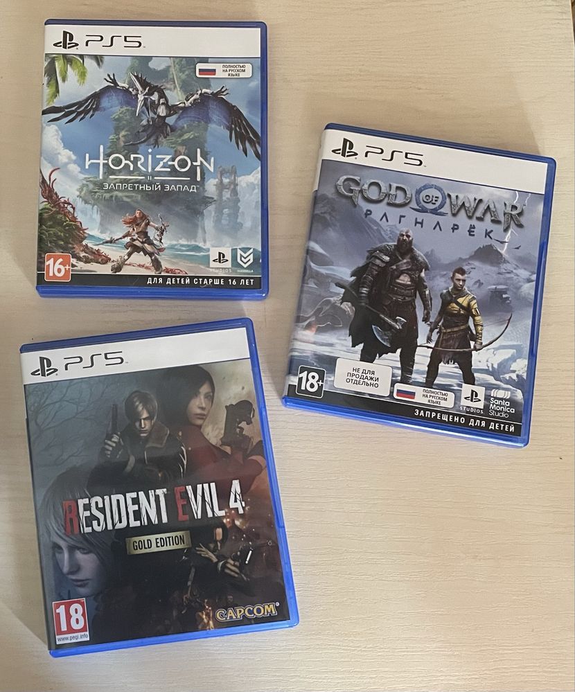 PlayStation 5 (2 геймпада, 5 игр на дисках, отличное состояние).