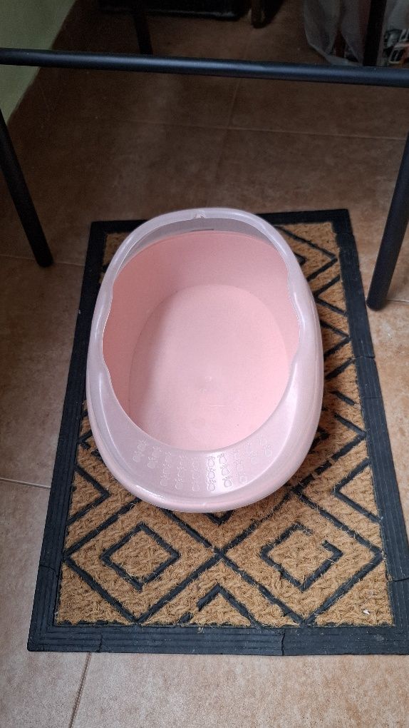 Котешко легло и котешка тоалетна