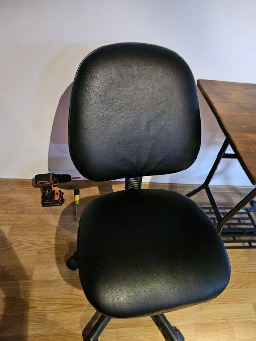 Birou si scaun de piele