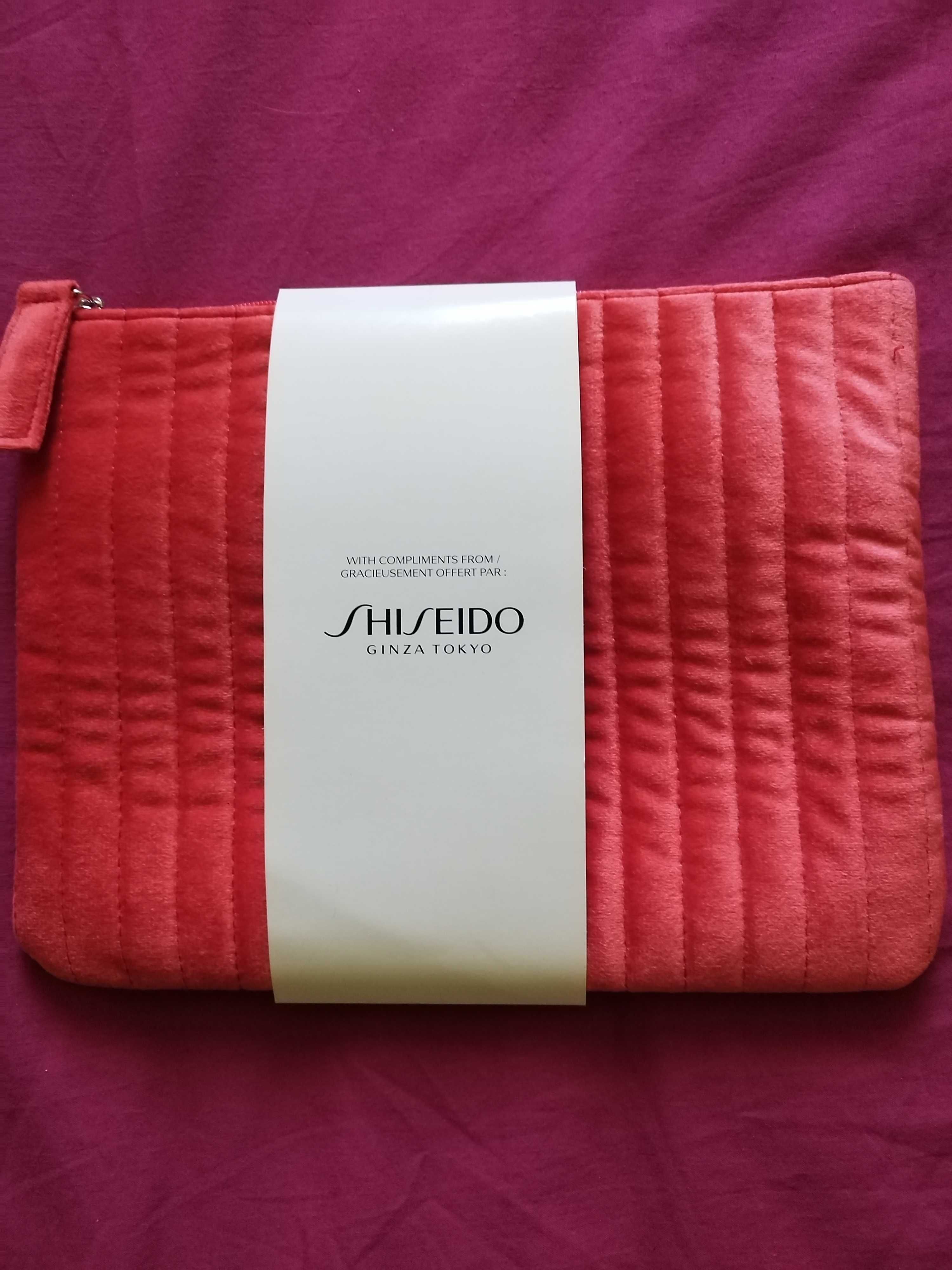 SHISEIDO. Portfard dama. Orange. Dimensiun aprox. 24/15 cm, portocaliu