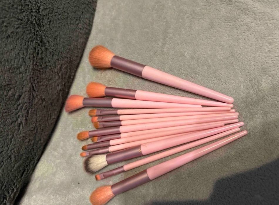 13 Pensule pentru make-up + săculeț roz