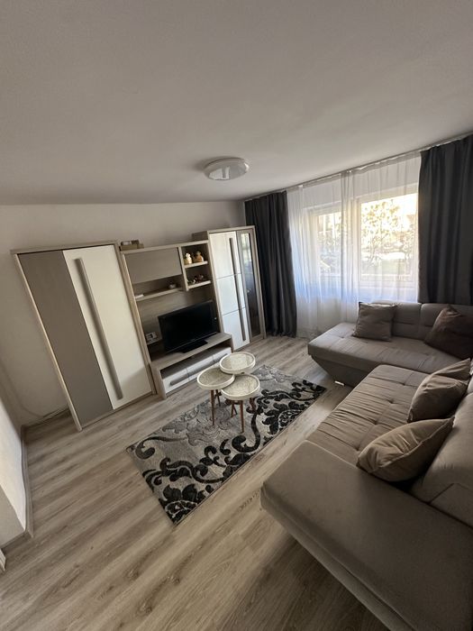 Inchiriez apartament cu 3 camere ! Aproape de mall !