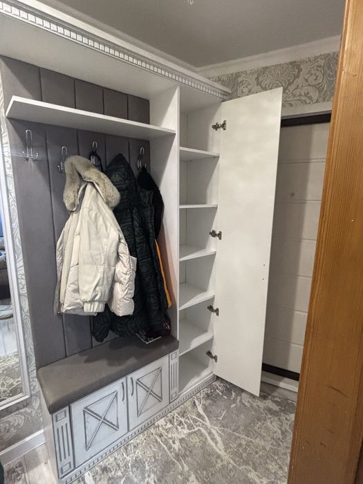 Продам прихожую.