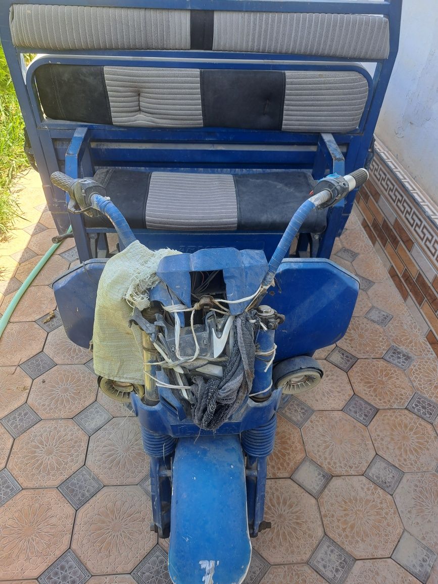 motosikl tokda yuradi, narxi kelishiladi