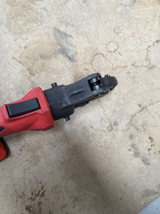 Presa hidraulica pentru cablu Milwaukee M18 ONEHCCT60