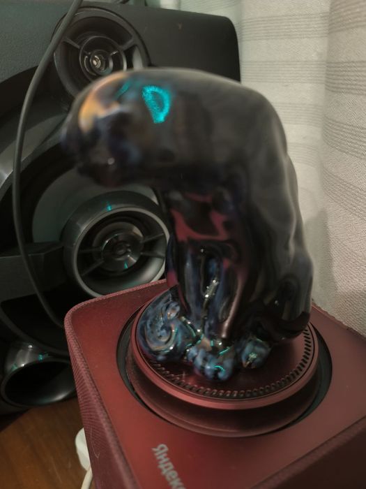 Фарфоровая статуэтка.