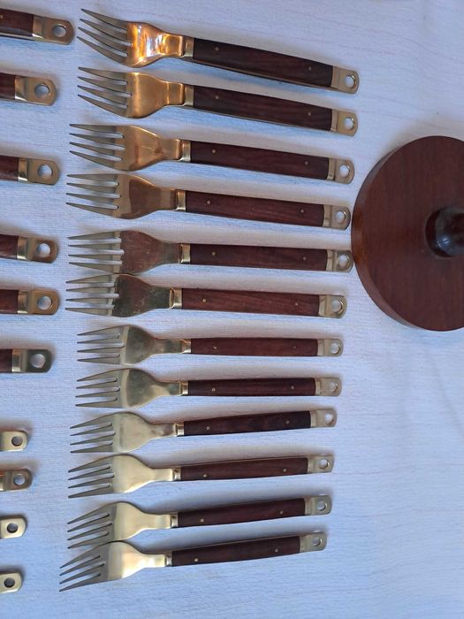 set 36 tacamuri bronz lemn trandafir