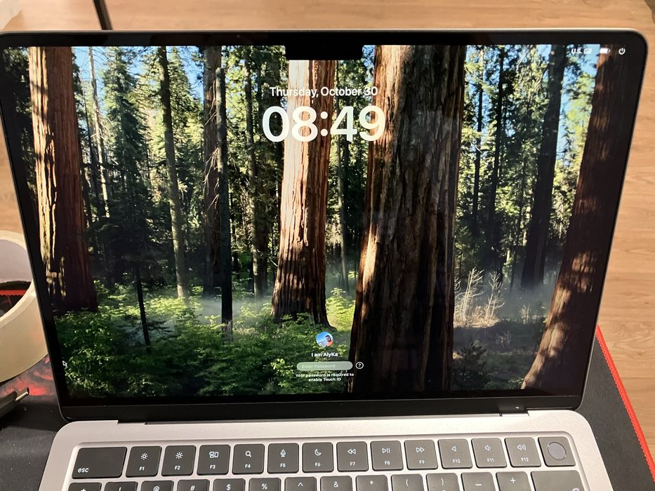 Apple MacBook Air 13" 2024, M3, 8GB, 256GB GARANTIE Impecabil