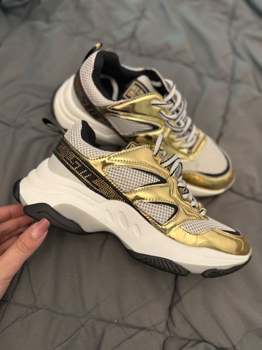 Adidasi Steve Madden