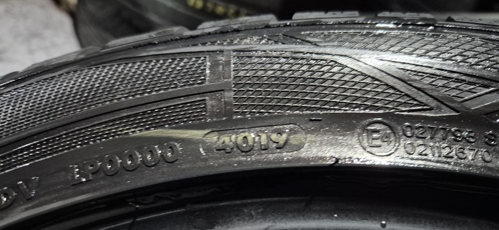 275 40 20 Vredestein m+s