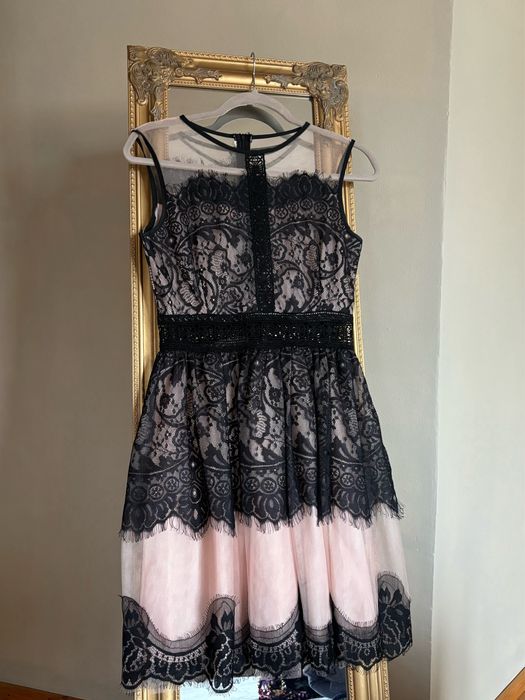 Къси рокли за повод