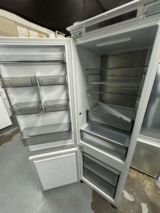 Combina frigorifica Samsung BRB26705DWW