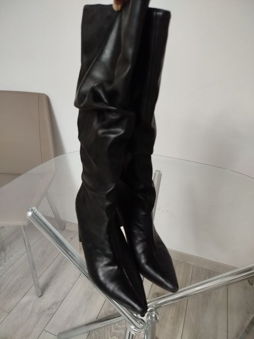 Vand 2 perechi de ghete  150 de lei